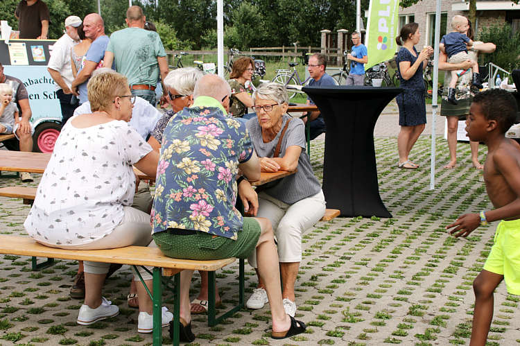 9-6-2018 - Proeverij in zomersfeer door de PLUS in Waarder_28